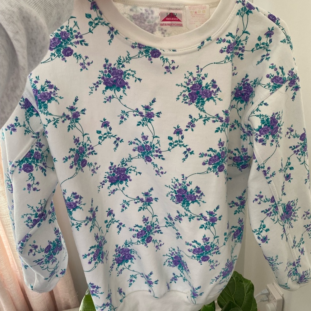 Cute Flower Sweater SZ small